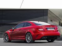 「C 63 AMG クーペ ブラックシリーズ」(画像提供:メルセデス・ベンツ日本) 「C 63 AMG クーペ ブラックシリーズ」(画像提供:メルセデス・ベンツ日本)