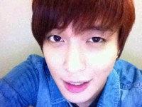 チョン・ヨンファは1日、CNBLUE（シーエヌブルー)公式ツイッターで「夜のライブが終わりました！きれいな夕焼けのおかげでステキなライブになりました。日本は肌寒くなってきました。韓国はどうかな？風邪に気をつけて下さい！」とのコメントと一枚の写真を掲載した。