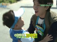 「国民の息子」というニックネームで人気の韓国男性歌手イ・スンギが、今度は「市場の王子」として地方の市場に登場した。