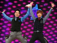 韓国男性アイドルグループ「SUPER JUNIOR」(スーパージュニア)のイトゥクとBOOM(ブーム)が韓国SBS『スターキング』のMCとして華やかなデビューを遂げた。 韓国男性アイドルグループ「SUPER JUNIOR」(スーパージュニア)のイトゥクとBOOM(ブーム)が韓国SBS『スターキング』のMCとして華やかなデビューを遂げた。