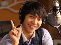 韓国歌手イ･スンギが2日、俳優イ･ソジンをはじめとした出演者やドラマのスタッフを応援するため、100人分の夜食を準備してドラマ「階伯（ケベク）」の撮影現場を訪問した。