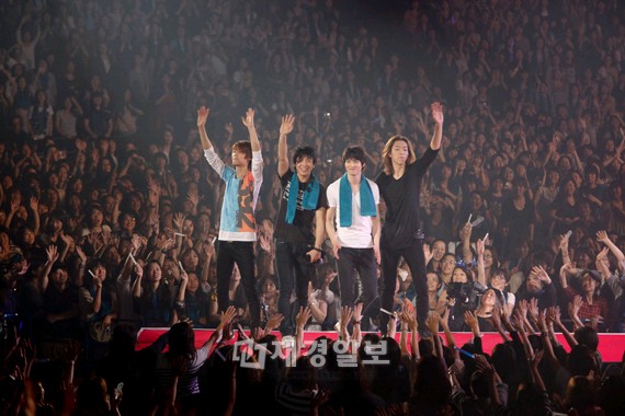 今月4日から日本テレビで放送されている「SUPERNATURAL（スーパーナチュラル）：THE ANIMATION」のエンディングテーマに、韓国男性4人組バンド「CNBLUE」（シーエヌ・ブルー）のリーダー、チョン・ヨンファの自作曲「In My Head」が採用されている。