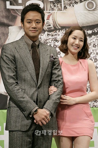 チェ・ジョンミョン、パク・ミニョンが主演の韓国KBS2TVの新水木ドラマ「栄光のジェイン」の製作発表会が5日午後、ソウル論硯洞インペリアルペーリスホテルで行われた。