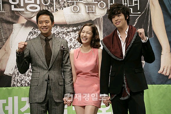 チェ・ジョンミョン、パク・ミニョンが主演の韓国KBS2TVの新水木ドラマ「栄光のジェイン」の製作発表会が5日午後、ソウル論硯洞インペリアルペーリスホテルで行われた。