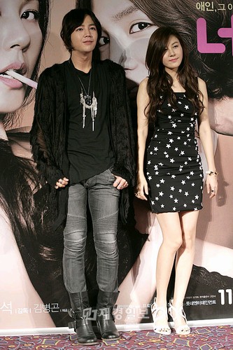 韓国の人気俳優チャン・グンソクと女優キム・ハヌルが主演の映画『きみはペット』の制作報告会が5日午前、ソウルロッテシネマ・ピカデリーにて開かれた。同報告会にはチャン・グンソクとキム・ハヌルが参加した。
