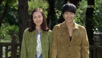 最近、ドラマを通して女性視聴者を魅了し、彼女らの財布の紐を緩めている女優がいる。『負けてたまるか』の主人公チェ・ジウがその人だ。写真＝MBC「負けてたまるか！」のキャプチャ