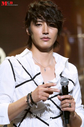 韓国の歌手で俳優のユン・サンヒョンが2012年2月に日本全国ツアーを行うことを予定している。
