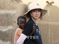 韓国の人気女優パク・シネが、9月24日から10月2日まで8泊9日の日程で、アフリカ・ガーナでボランティア活動を行った。