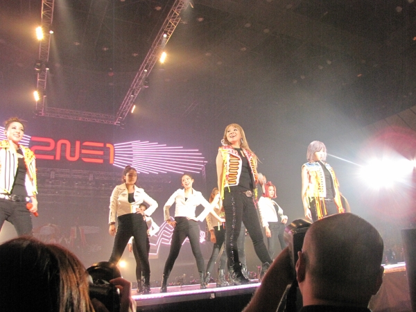 2NE1、日本初ツアー「NOLZA in Japan」:ライブ(67)