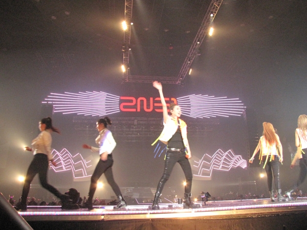 2NE1、日本初ツアー「NOLZA in Japan」:ライブ(68)