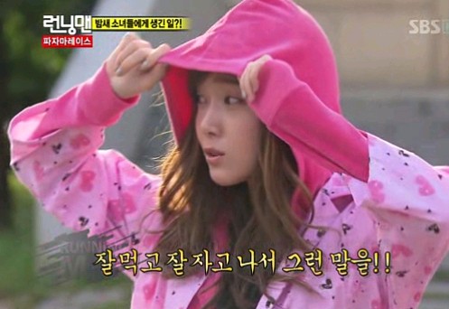 少女時代がスッピン姿を公開し、話題となっている。9日に放送された韓国SBS『日曜日が好き－ランニングマン』で、少女時代のユナ、ユリ、ソヒョン、ヒョヨン、ジェシカ、テヨンは朝早くからペアレースに参加した。
