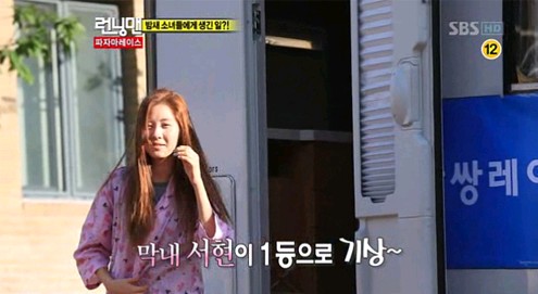 少女時代がスッピン姿を公開し、話題となっている。9日に放送された韓国SBS『日曜日が好き－ランニングマン』で、少女時代のユナ、ユリ、ソヒョン、ヒョヨン、ジェシカ、テヨンは朝早くからペアレースに参加した。
