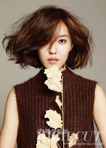 韓国のセクシーアイドルグループ「T-ara」（ティアラ）のメンバー、ヒョミンが清純な秋の女神に変身した。 
