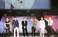 アジアで人気の韓国男性パフォーマンスグループ「2PM」(ツーピーエム)のアジアツアー「2PM HANDS UP TOUR CONCERT」がファンの大きな愛を受けて、アジア各国に衝撃を与えている。写真= JYP Ent.提供 アジアで人気の韓国男性パフォーマンスグループ「2PM」(ツーピーエム)のアジアツアー「2PM HANDS UP TOUR CONCERT」がファンの大きな愛を受けて、アジア各国に衝撃を与えている。写真= JYP Ent.提供