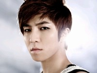 韓国の男性7人組アイドルグループ「U-KISS」（ユーキッス）が、メインボーカルのスヒョンの声帯結節により活動を休止することを明らかにした。写真 = NH メディア
