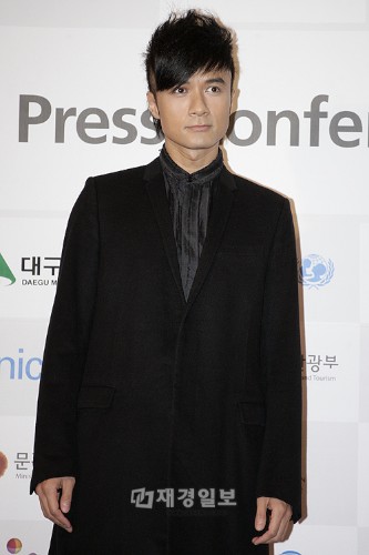 『2011 アジアソングフェスティバル』の公式記者会見に出席するレオ・クー(1)