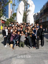 韓国歌手RAIN(ピ)が陸軍5師団鍵部隊で新兵教育を受けることになった。RAINは14日、京畿道議政府(キョンギド・ウィジョンブ)306補充隊で実施された部隊分類式で陸軍5師団に配属された。
韓国歌手RAIN(ピ)が陸軍5師団鍵部隊で新兵教育を受けることになった。RAINは14日、京畿道議政府(キョンギド・ウィジョンブ)306補充隊で実施された部隊分類式で陸軍5師団に配属された。