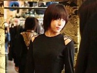 韓国ケーブルチャンネル、オンスタイルの「スタイルマガジン」が、イギリスのロンドンで写真集の撮影をする女優ハ・ジウォンに密着取材し、彼女の“写真集のような日常”を公開した。写真＝オンスタイル
