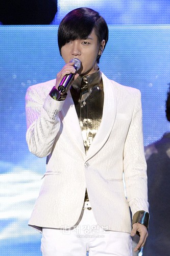 「2011Asia Song Festival」で華やかなステージ:SUPER JUNIORイェソン