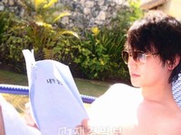 15日、韓国俳優パク・シフは自身のツイッターに「バリ三昧?何事も一生懸命!」というコメントとともに写真を掲載した。 15日、韓国俳優パク・シフは自身のツイッターに「バリ三昧?何事も一生懸命!」というコメントとともに写真を掲載した。