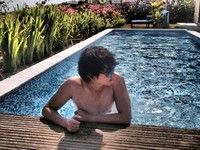 15日、韓国俳優パク・シフは自身のツイッターに「バリ三昧?何事も一生懸命!」というコメントとともに写真を掲載した。 15日、韓国俳優パク・シフは自身のツイッターに「バリ三昧?何事も一生懸命!」というコメントとともに写真を掲載した。