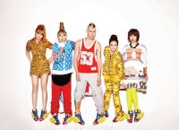 世界的デザイナー、ジェレミー・スコットが2NE1のためのシューズを製作した。