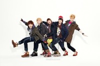 韓国の人気男性グループ「SHINee」(シャイニー)が、日本で新記録を更新するという底力を見せた。 韓国の人気男性グループ「SHINee」(シャイニー)が、日本で新記録を更新するという底力を見せた。