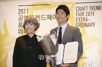 チ・ジニ「2011工芸トレンドフォア」の広報大使に抜擢(2) チ・ジニ「2011工芸トレンドフォア」の広報大使に抜擢(2)