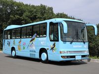 リチウムイオン電池を搭載した新型電気バス（写真提供：サントリーホールディングス）