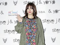 ソウルファッションウィークに出席する歌手のイ・ヒョリ(3) ソウルファッションウィークに出席する歌手のイ・ヒョリ(3)