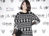 ソウルファッションウィークに出席するユン・スンア(3) ソウルファッションウィークに出席するユン・スンア(3)