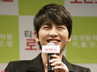 韓国映画『ちりも積もればロマンス』の製作発表会が19日午前、ソウル狎鴎亭のCGVで行われ、女優ハン・イェスルと俳優ソン・ジュンギが参加した。 韓国映画『ちりも積もればロマンス』の製作発表会が19日午前、ソウル狎鴎亭のCGVで行われ、女優ハン・イェスルと俳優ソン・ジュンギが参加した。