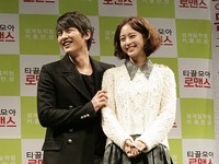韓国映画『ちりも積もればロマンス』の製作発表会が19日午前、ソウル狎鴎亭のCGVで行われ、女優ハン・イェスルと俳優ソン・ジュンギが参加した。 韓国映画『ちりも積もればロマンス』の製作発表会が19日午前、ソウル狎鴎亭のCGVで行われ、女優ハン・イェスルと俳優ソン・ジュンギが参加した。