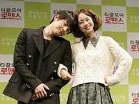 韓国映画『ちりも積もればロマンス』の製作発表会が19日午前、ソウル狎鴎亭のCGVで行われ、女優ハン・イェスルと俳優ソン・ジュンギが参加した。 韓国映画『ちりも積もればロマンス』の製作発表会が19日午前、ソウル狎鴎亭のCGVで行われ、女優ハン・イェスルと俳優ソン・ジュンギが参加した。