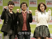 韓国映画『ちりも積もればロマンス』の製作発表会が19日午前、ソウル狎鴎亭のCGVで行われ、女優ハン・イェスルと俳優ソン・ジュンギが参加した。 韓国映画『ちりも積もればロマンス』の製作発表会が19日午前、ソウル狎鴎亭のCGVで行われ、女優ハン・イェスルと俳優ソン・ジュンギが参加した。