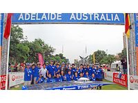 世界最大規模のソーラーカーレース「ワールド・ソーラー・チャレンジ（WSC）」で優勝した東海大学のチーム（写真提供：東海大学）