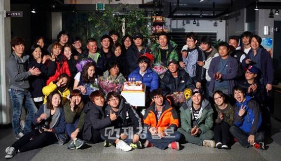韓国MBCの水木ドラマ『負けてたまるか』が20日、最終回を迎える。高い視聴率を得ることはできなかったが、ドラマチームはこれまで見守ってくれた視聴者に感謝の言葉を伝えた。