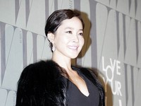 乳がん啓発キャンペーン「LOVE YOUR W」に出席するオム・ジウォン
