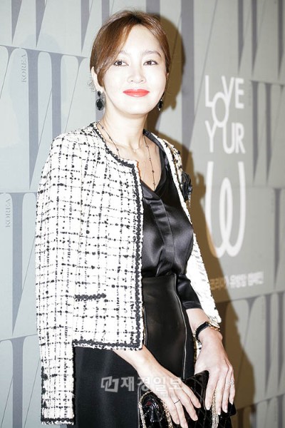 乳がん啓発キャンペーン「LOVE YOUR W」に出席するイ・スンヨン