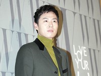 乳がん啓発キャンペーン「LOVE YOUR W」に出席するヨン・ジョンフン(2) 乳がん啓発キャンペーン「LOVE YOUR W」に出席するヨン・ジョンフン(2)