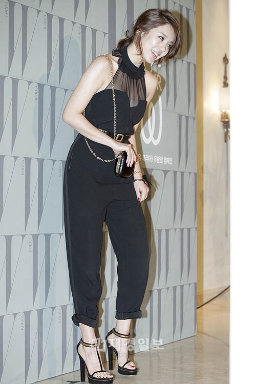 ソウル・ヨクサム洞のRAUMで20日午後、ファッションマガジン『W KOREA』が第6回乳がんキャンペーン“LOVE YOUR W”を開催し、少女時代ジェシカらが参加した。写真はユン・ウネ。