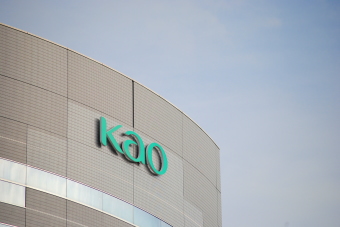 花王<4452>(東1)は8月26日の1950円を安値に一気の出直りを見せ、現在はリバウンド後の値固め局面。 花王<4452>(東1)は8月26日の1950円を安値に一気の出直りを見せ、現在はリバウンド後の値固め局面。