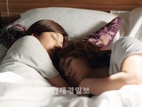 韓国映画「君はペット」で、主演のキム・ハヌルとチャン・グンソクの2人が一緒に寝ているシーンが公開され、観客の好奇心を刺激して話題になっている。