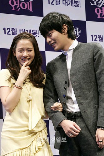 韓国映画『不気味な恋愛』制作発表会:主演のソン・イェジン&イ・ミンギ(11)