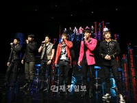 年末にかけてアジア全域でツアーステージを展開中の2PMが、韓国で日本のファンたちと会い、楽しい時間を過ごした。
