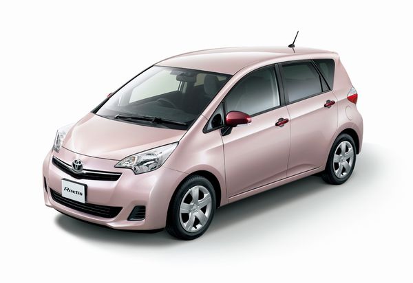 特別仕様車　G“SMART STOP Selection”（ストロベリーメタリックオパール）<オプション装着車>（画像提供：トヨタ自動車）