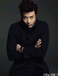 韓国俳優クォン・サンウがモデルを務めるEmporio Armani（エンポリオ・アルマーニ）腕時計の2011秋冬モデルのグラビアが公開された。
