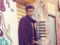 多くのファンが待ち望んでいた「BIGBANG」（ビッグバン）T.O.Pの“Calvin Klein Jeans（カルバン・クラインジーンズ）冬のアウターシリーズ”のグラビアが公開された。写真＝ファーストルック