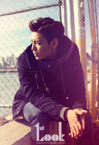 多くのファンが待ち望んでいた「BIGBANG」(ビッグバン)T.O.Pの“Calvin Klein Jeans(カルバン・クラインジーンズ)冬のアウターシリーズ”のグラビアが公開された。写真=ファーストルック 多くのファンが待ち望んでいた「BIGBANG」(ビッグバン)T.O.Pの“Calvin Klein Jeans(カルバン・クラインジーンズ)冬のアウターシリーズ”のグラビアが公開された。写真=ファーストルック