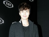 カジュアルスタイルのイ・ドンウク、優しい視線が魅力(1) カジュアルスタイルのイ・ドンウク、優しい視線が魅力(1)